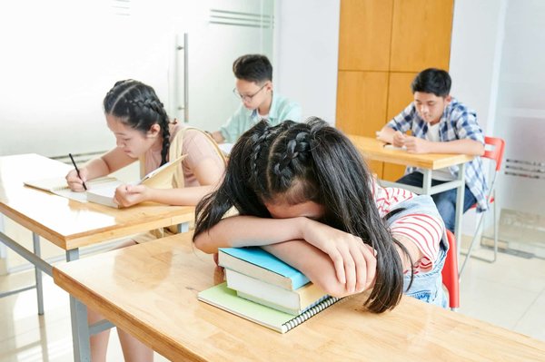 Quelles sont les meilleures techniques pour gérer le stress lié aux examens pour les étudiantes?